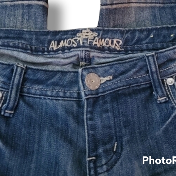 Almost Famous distressed jeans - Picture 7 of 7